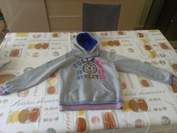 Sweat gris à capuche 12 ans 2€5