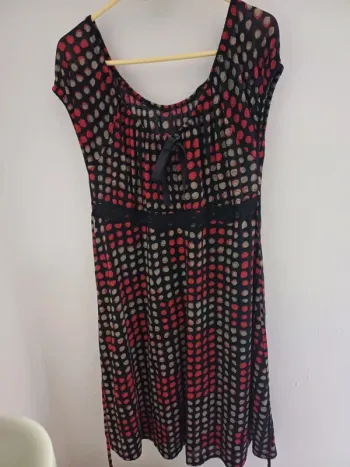 Robe col rond avec bande de dentelle