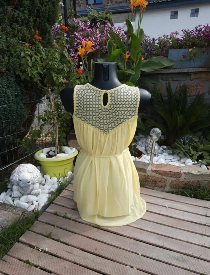 Robe jaune pâle - photo numéro 2