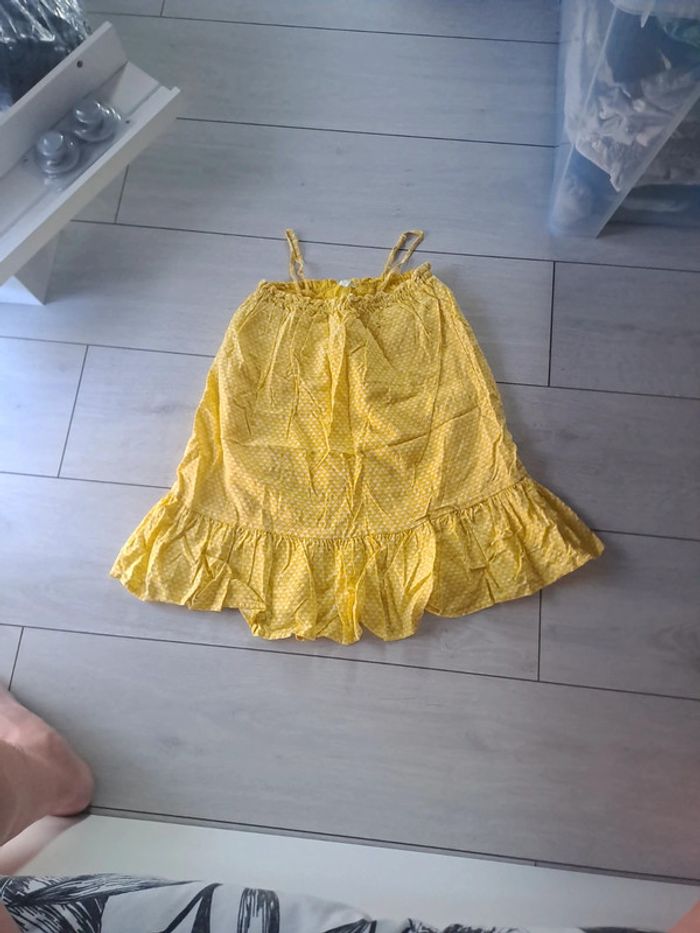Belle robe ete  jaune 6ans