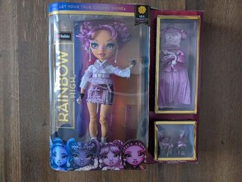 Poupée rainbow high Lila Yamamoto neuve