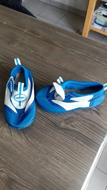 Chaussons de plage pointure 24