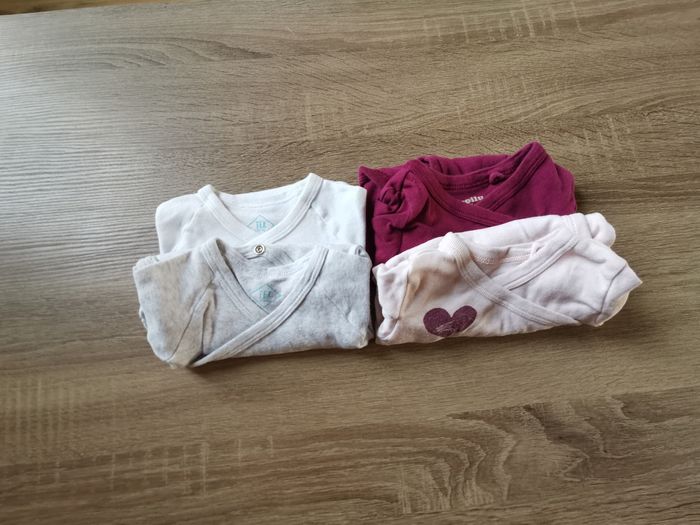 4 bodies manches longues 3 mois - photo numéro 2