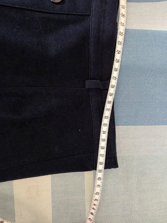 Jupe,marine,tissus façon velours, fermeture par zip & bouton a l'arrière, en très bon état, en polyester, largeur de taille 39cm, longueur 76cm, marque Bleu Bonheur =8€ - photo numéro 5