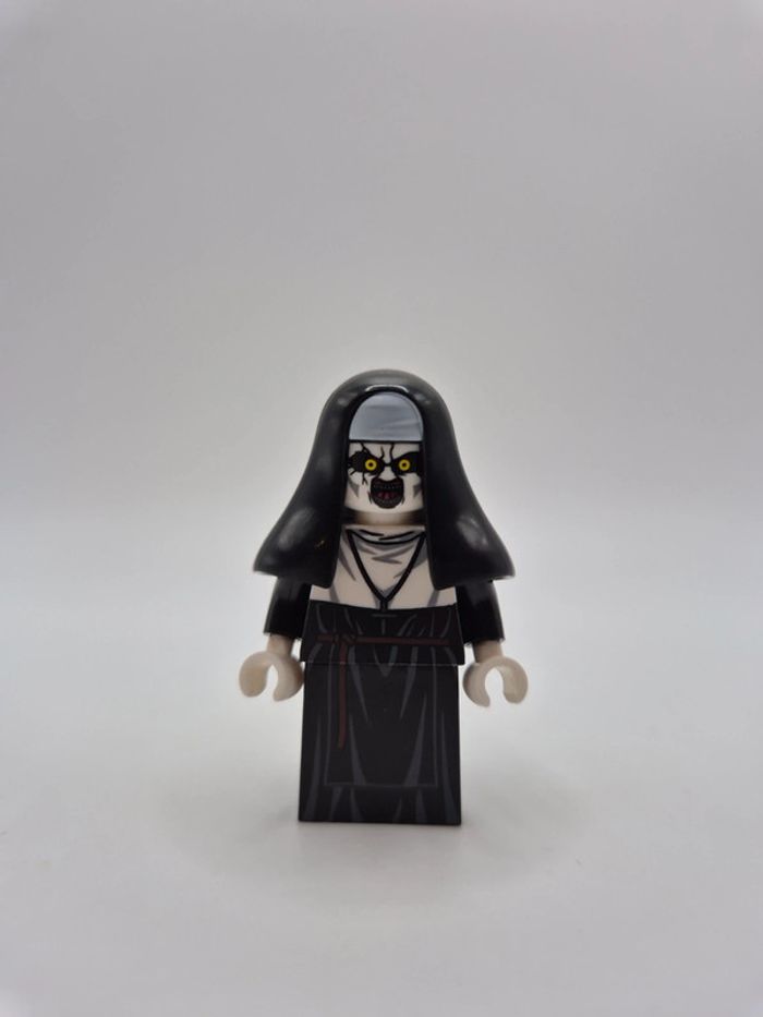 Figurine type lego La Nonne Conjuring - photo numéro 2