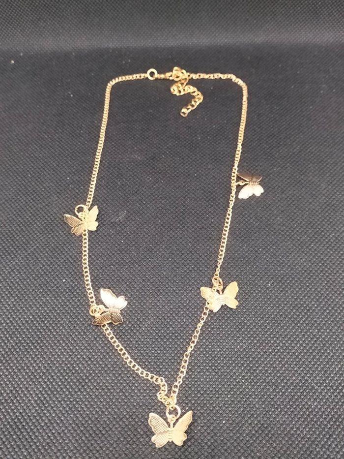 Collier papillon doré