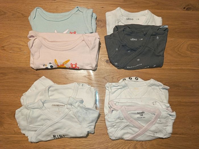 Lot bodies 1mois - photo numéro 2