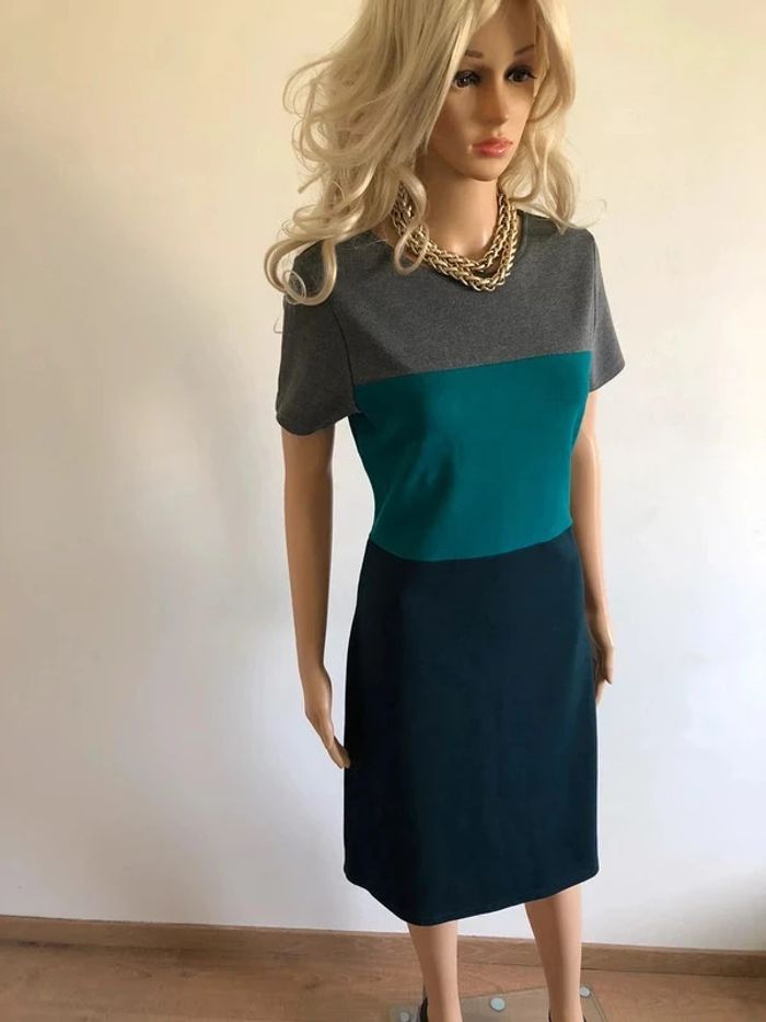 Robe grise et verte à manches courtes WE taille L jamais portée - photo numéro 2