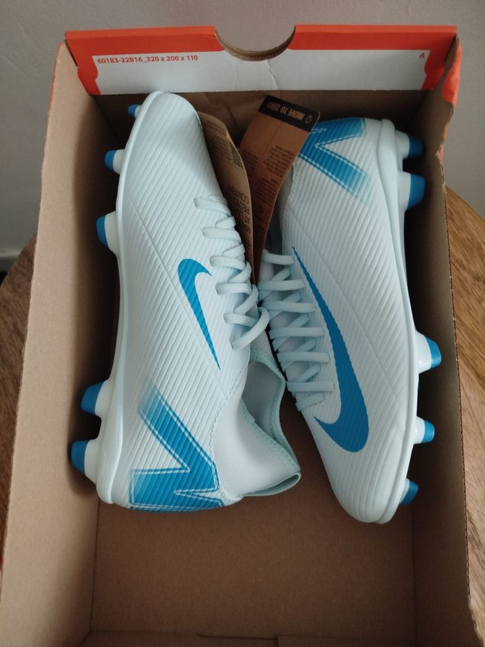 Crampons Nike T 37,5 - photo numéro 9