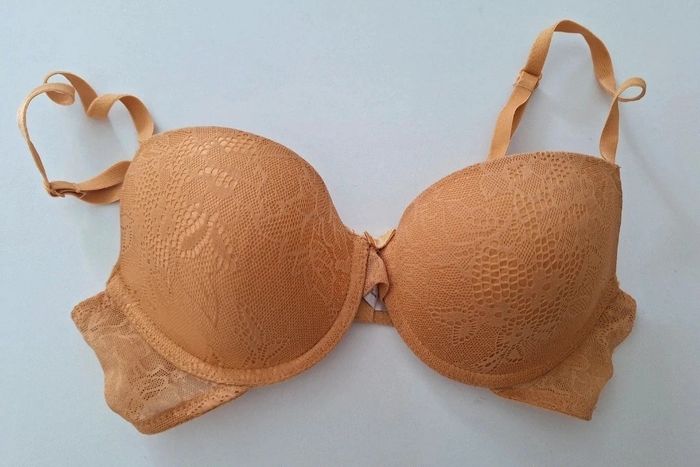 Lot de deux soutiens-gorge identiques de couleurs différentes - photo numéro 2