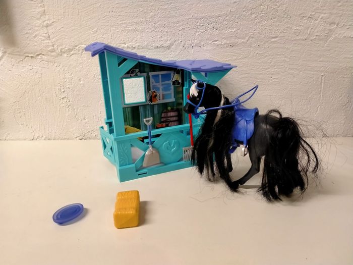 Ensemble cheval et ecurie spirit (- 1 piece)