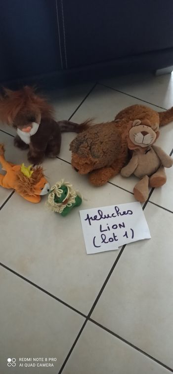 Lot de peluches lion