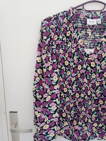 Blouse fleurie à volants Vila Taille 38 Neuf avec étiquette