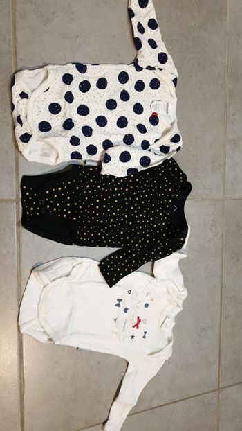 Lot 3 bodies 3 mois neufs