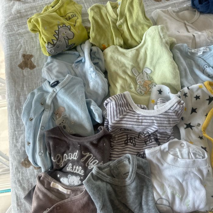 Lot de pyjamas - photo numéro 2