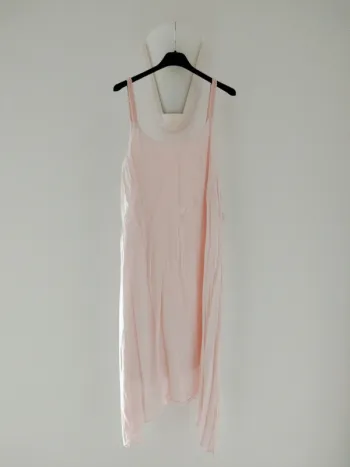 Robe d'été mi-longue à bretelles rose clair