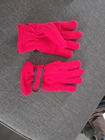 Gants rouges en polaire