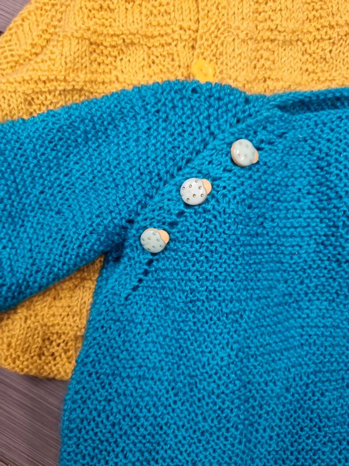 Lot de 4 brassières + un bonnet tricoté main taille naissance - photo numéro 2