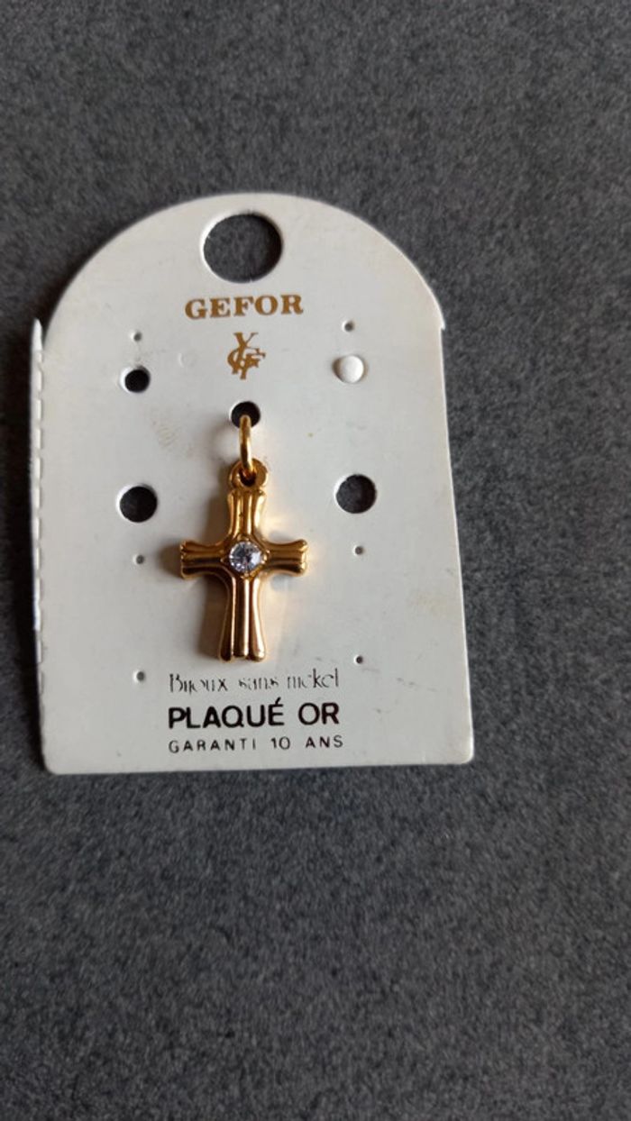 Pendentif Plaqué Or neuf