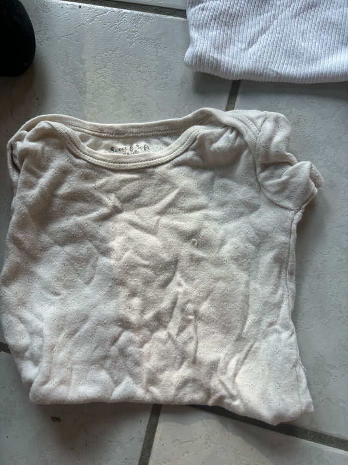 Lot bodies fille - photo numéro 4