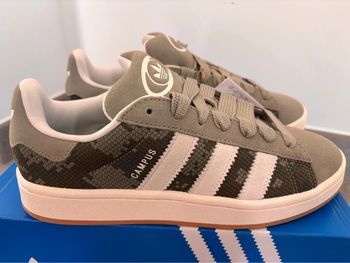 Baskets Adidas Campus 00s Taille 44