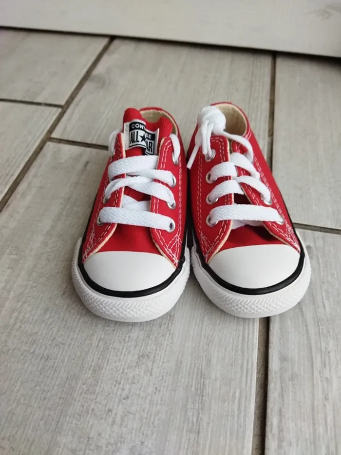 Baskets chaussures converse rouge pointure 20 neuves - photo numéro 3