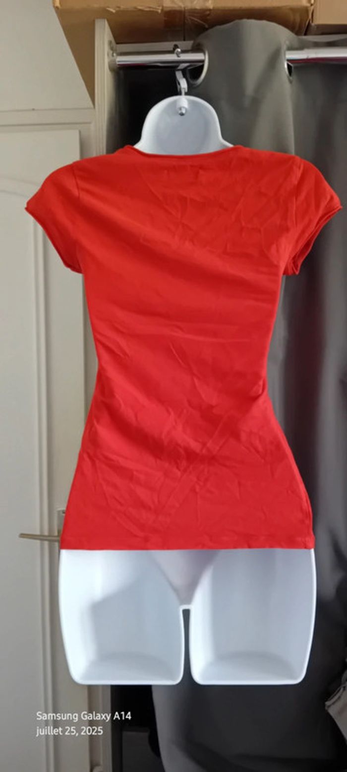 Tee-shirt col V manches courtes moulant rouge orange femme M zara TRF - photo numéro 9