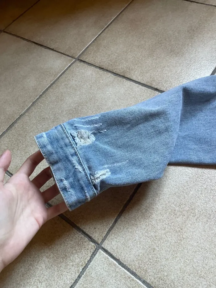 Chemise en jean effet destroy - photo numéro 3