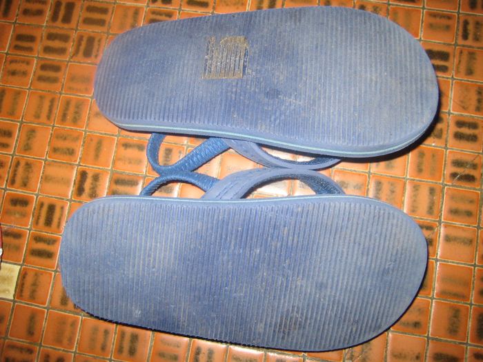 tong garçon taille 27 - photo numéro 2