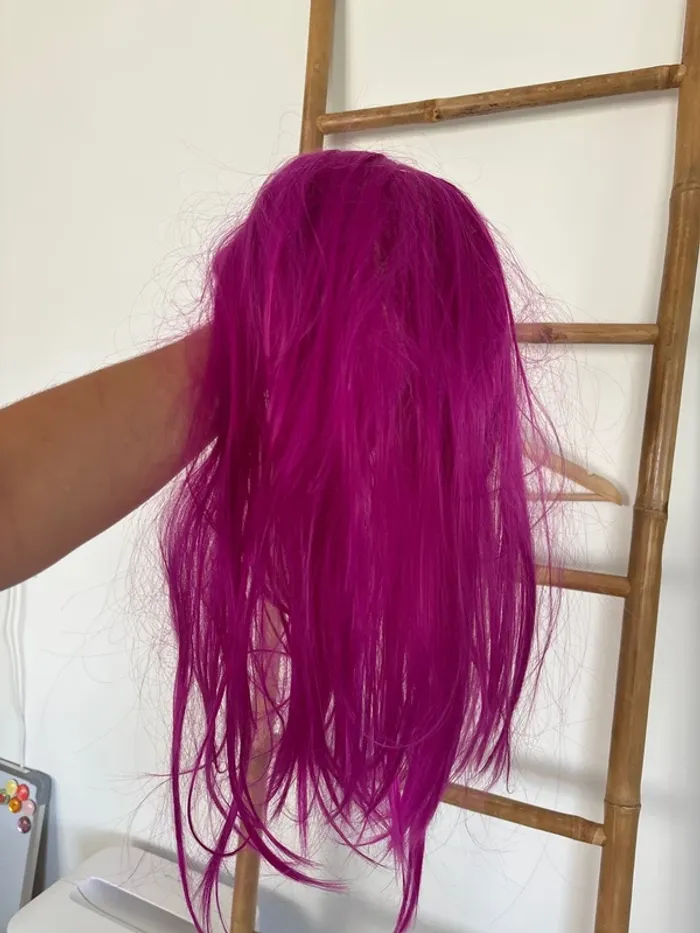 Perruque rose avec frange - photo numéro 4