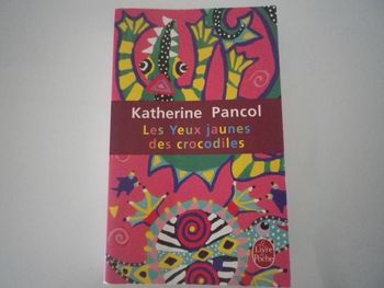 LES YEUX JAUNES DES CROCODILES