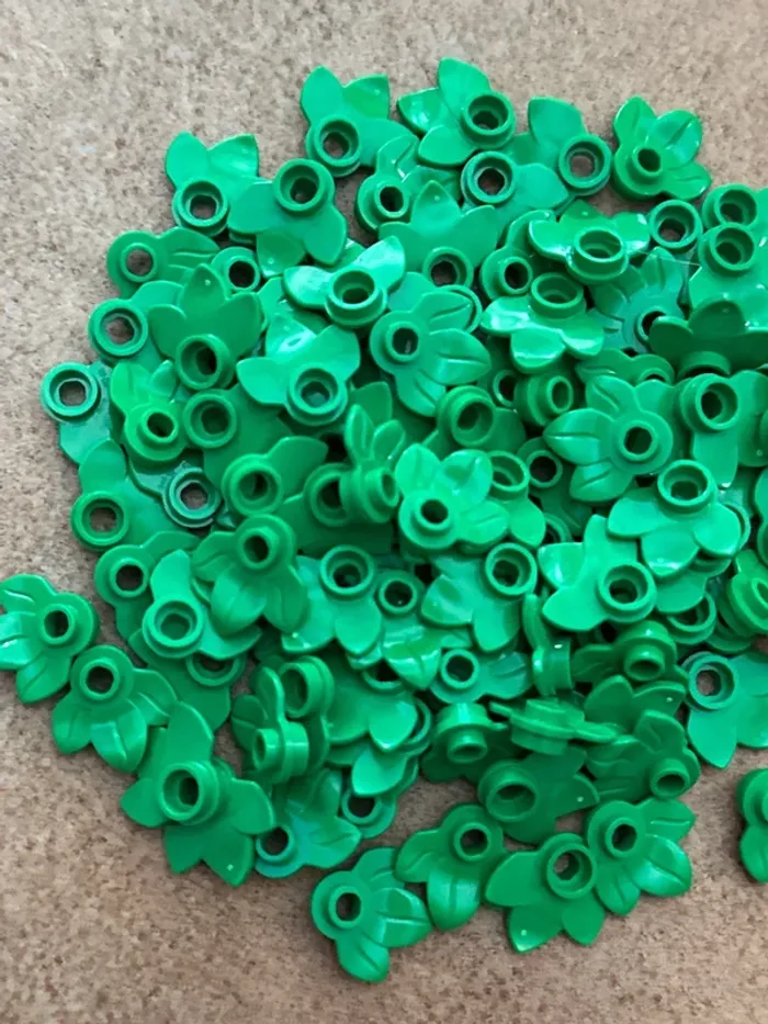 50 Plant Plate Lego , Round 1 x 1 with 3 Layered Leaves ref 32607 Bright Green - photo numéro 2