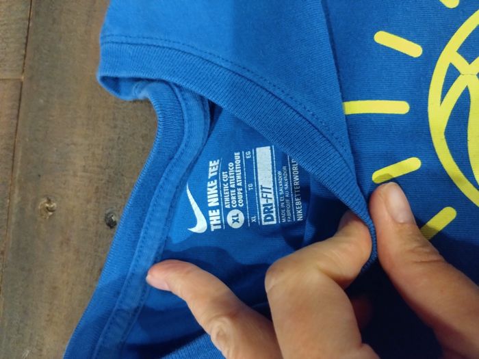 T-shirt Nike bleu garçon 16/18 ans – Manches courtes coton – Très bon état - photo numéro 2