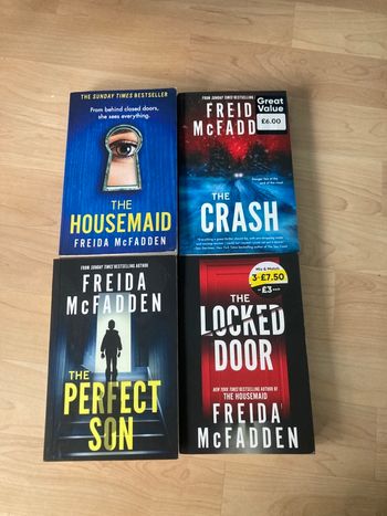 Lot livres Freida Mcfadden