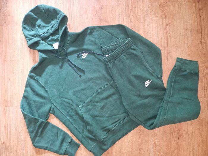 Ensemble jogging Nike taille S TBE
