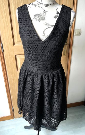Robe noire effet crochet taille 38/40 neuve