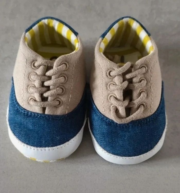 Lot de 2 paires de chaussures taille 18