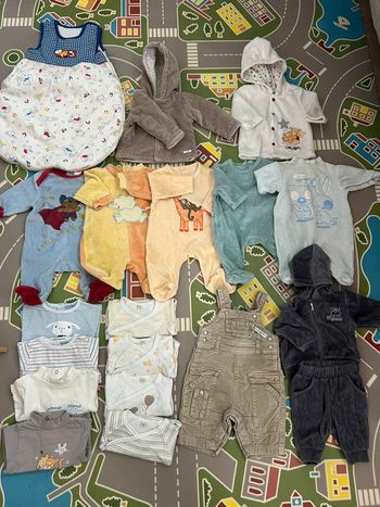 Lot de 22 vêtements en 1 mois