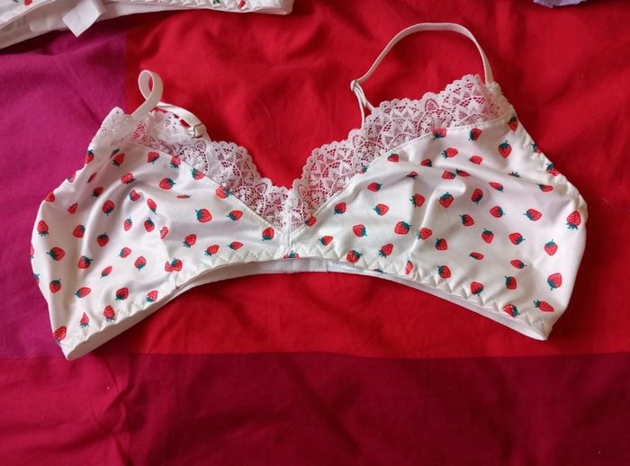 Lot de cinq bralettes - photo numéro 2