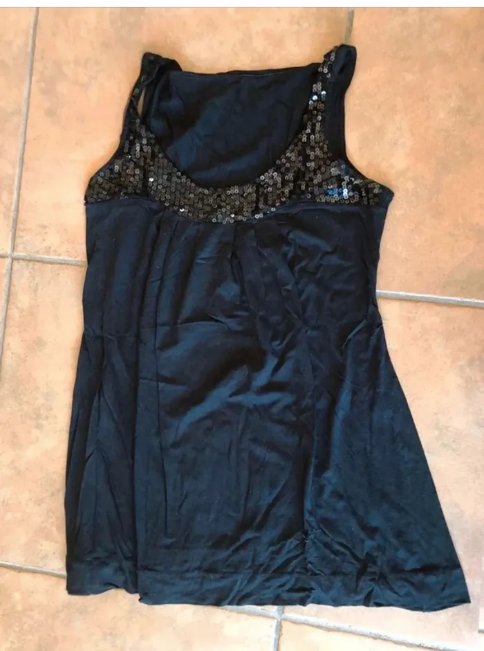 Tunique  strass sequin  (T2)  en parfait  état
