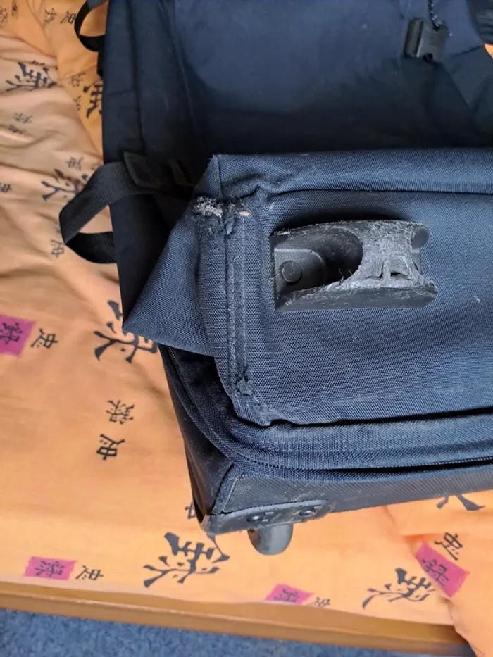 Valise à roulettes Eastpak 121L - 2 compartiments - Très bon état - photo numéro 9