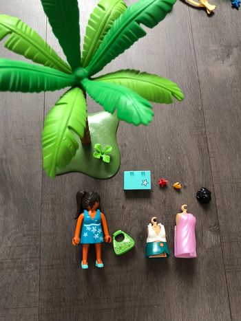 Dame playmobil plage palmier