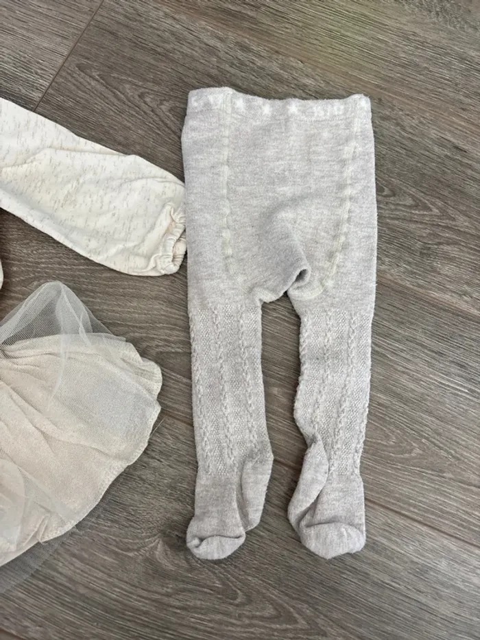 Très jolie robe avec tulle beige en 6 mois - photo numéro 5