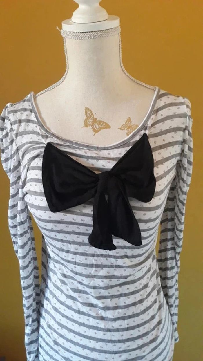 Tee shirt détail nœud très bon état - photo numéro 2
