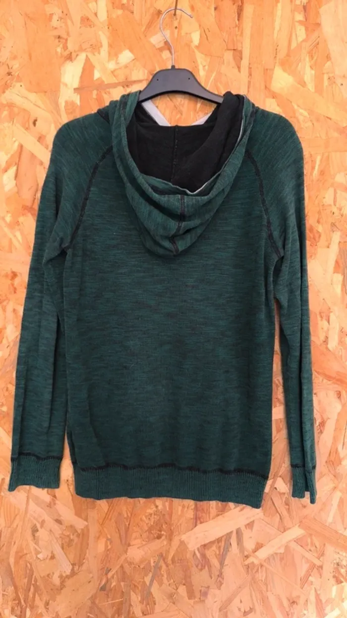 Pull vert capuche - photo numéro 3