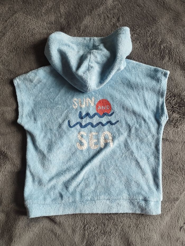 T.shirt capuche éponge 🦈 18/24 mois - photo numéro 3