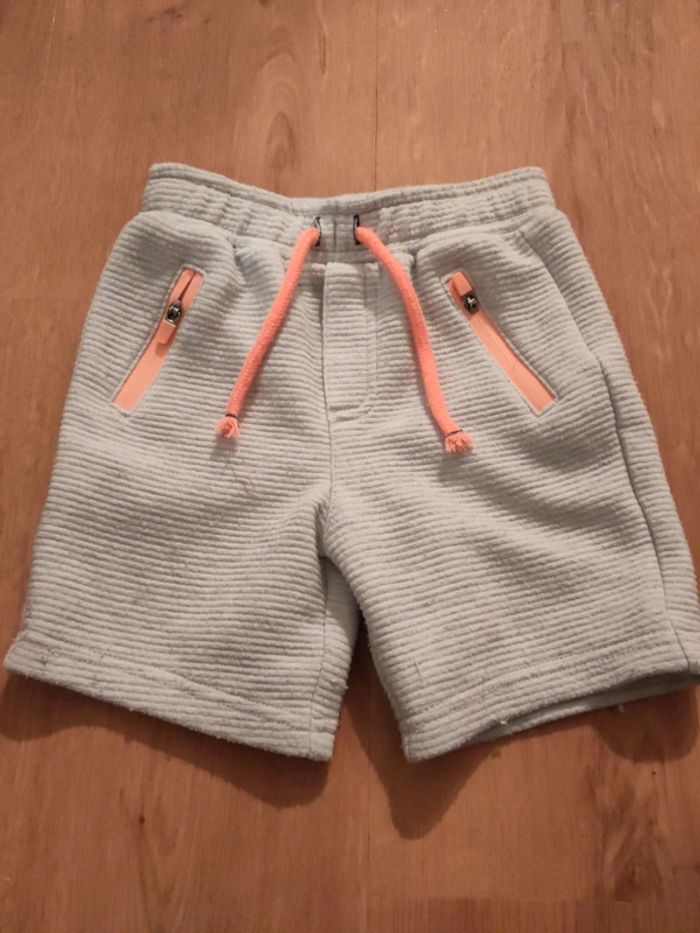Short 3 ans