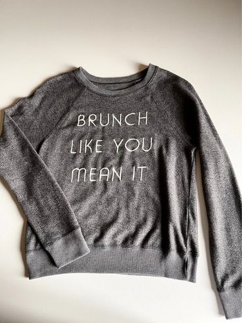 Sweat en matière style polaire Hollister taille XS avec broderie « Brunch like you mean it »