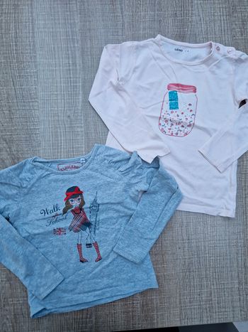 Lot de 2 T shirts 4 ans en très bon état
