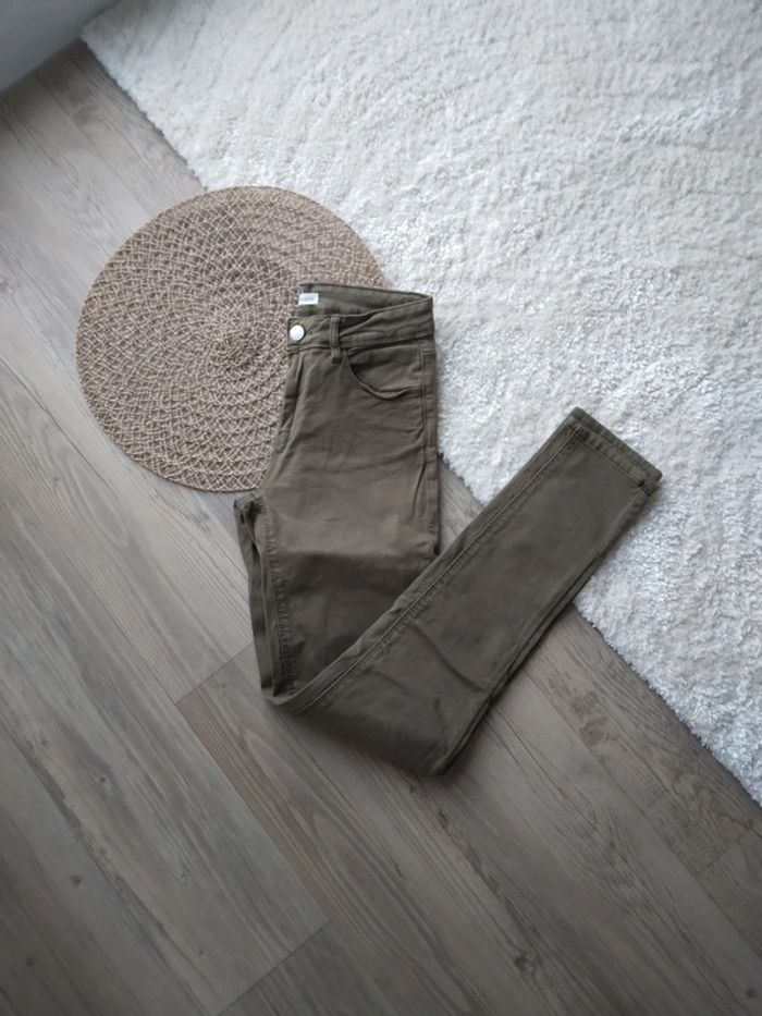 🌸Pantalon kaki cache cache neuf 29.99->17€🌸 - photo numéro 3